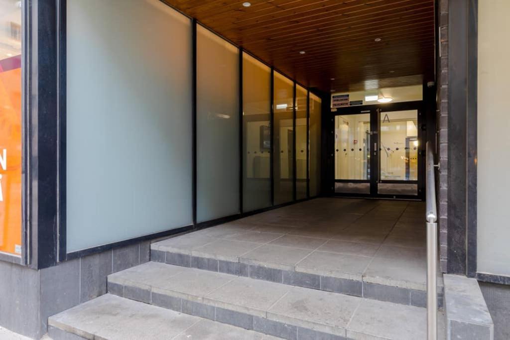 Sleek And Spacious 3 Bedroom Apartment In City Centre Helsingfors Exteriör bild