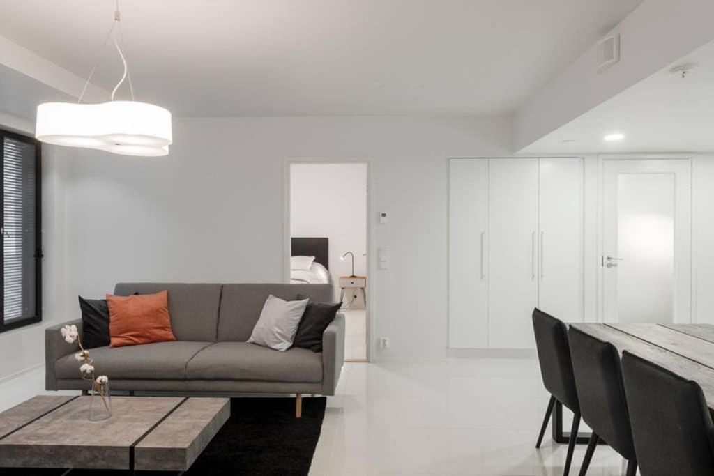 Sleek And Spacious 3 Bedroom Apartment In City Centre Helsingfors Exteriör bild